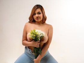 Girl AdrielleMoon - yXOIHNAnEdUI.jpg