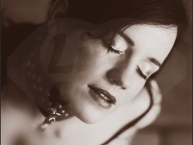 Girl Lonely_flower - wHO7UEgMQWPG.jpg