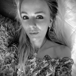 Modelka Xandra23 na Livechat.cz